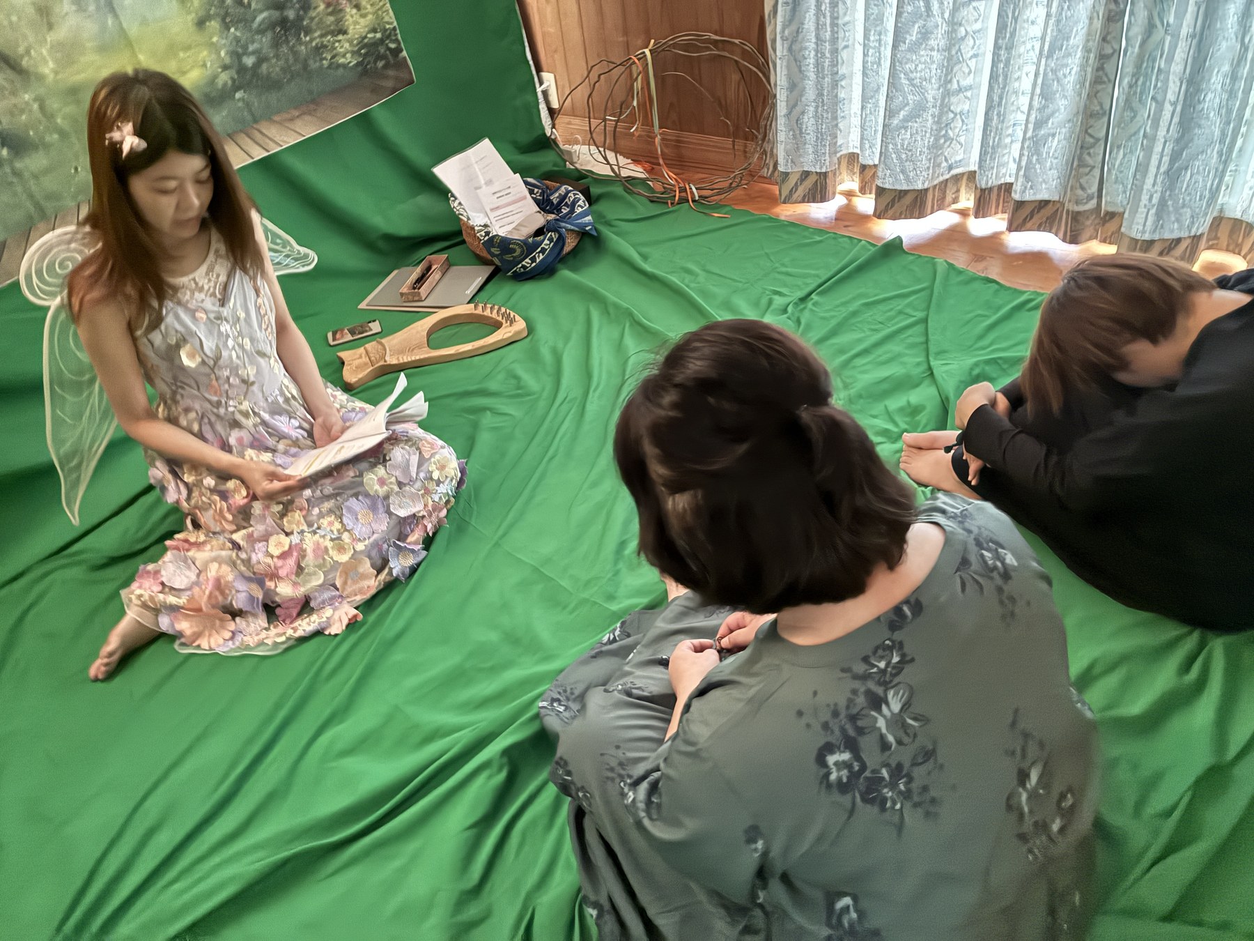 2026年妖精の集いでワークに参加する人たち